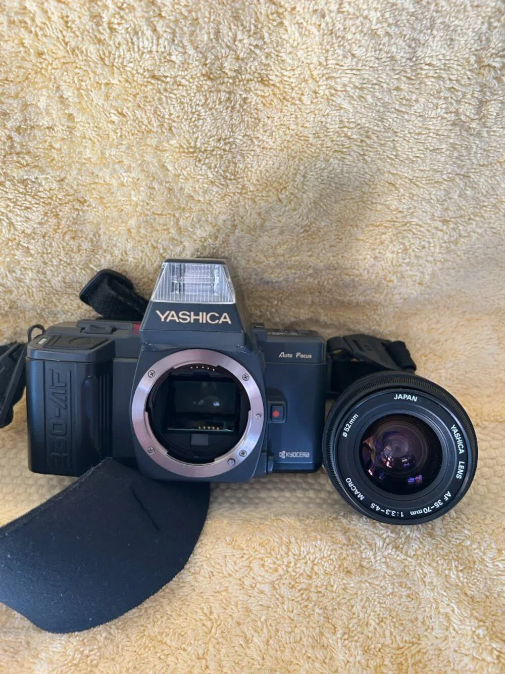 Pre-Owned Yashica 230 AF Kyocera 35mm Camera w 35-70mm 1:3.3-4.5 Lens TESTED WOR